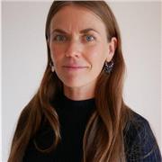 Profesora de lenguas dando clases online y presenciales en alemán, inglés y finlandés